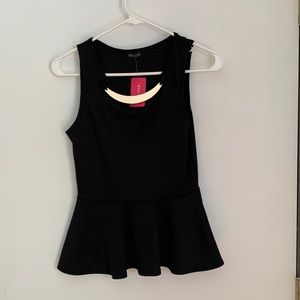 Black top with gold necklace attached. Size:M.
